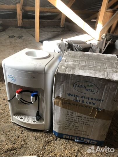 Продается куллер для воды настольный новый