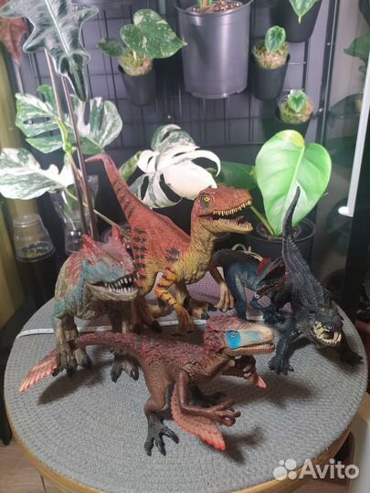 Модельки динозавров