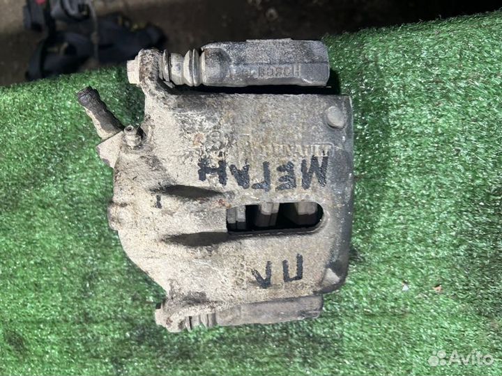 Суппорт тормозной передний левый Рено Меган K4M