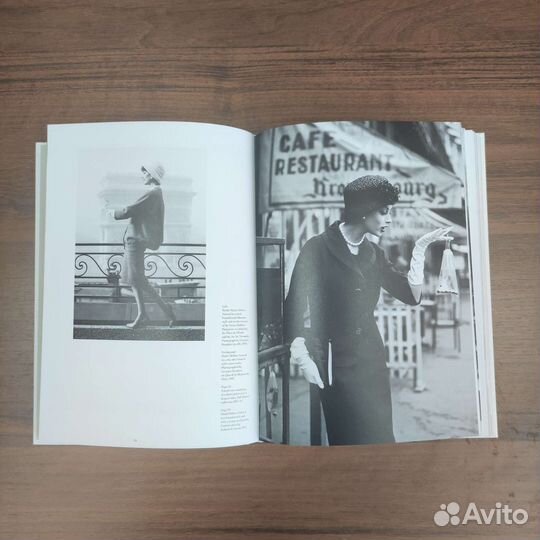 Книга Pierre Cardin: Making Fashion Modern