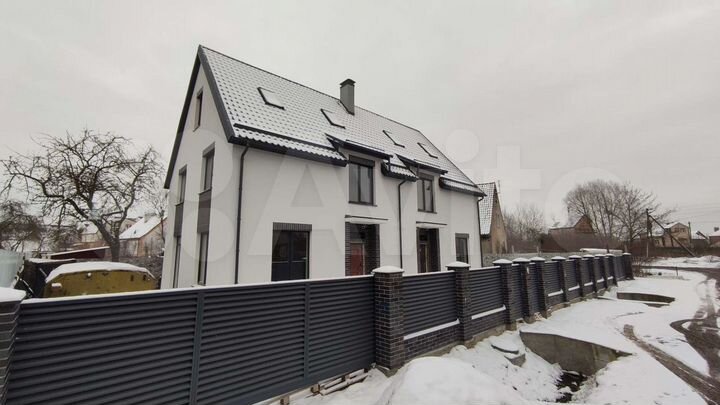 Таунхаус 140 м² на участке 4 сот.