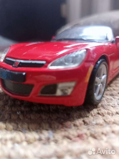 Игрушечная машинка