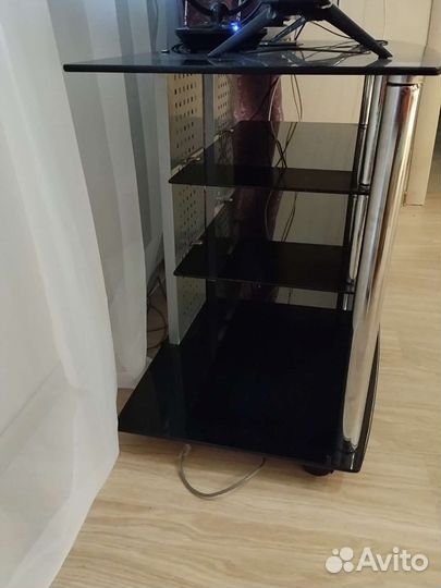 Стеклянная тумба под тв