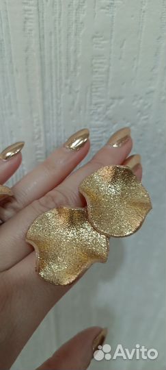 Украшения в стиле золота