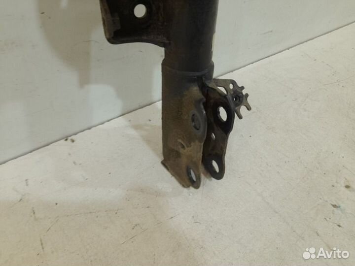 Амортизатор передний правый Toyota Camry V70