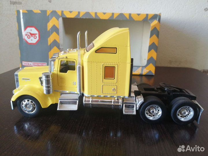 Модель kenworth w900 1:32
