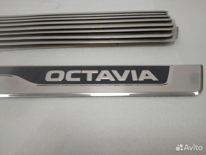 Накладка на порог левая Skoda Octavia 5E3853813D