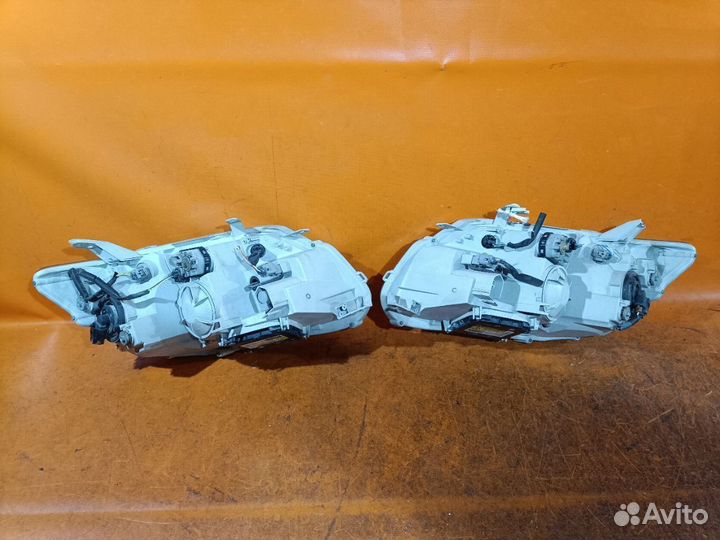 Фары Toyota Corolla Fielder nze141g ксенон