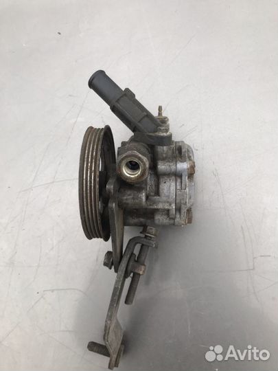 Насос гур Mazda Z5 323 Familia