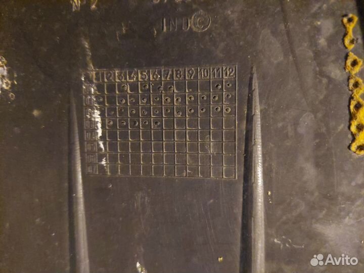 Клапаная крышка Renault. Декор