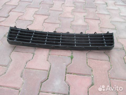 Решетка в бампер передняя Vw Golf 5 хэтчбек 2004