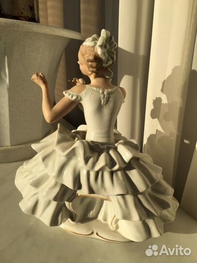 Статуэтка фарфор Wallendorf балерина с зеркалом