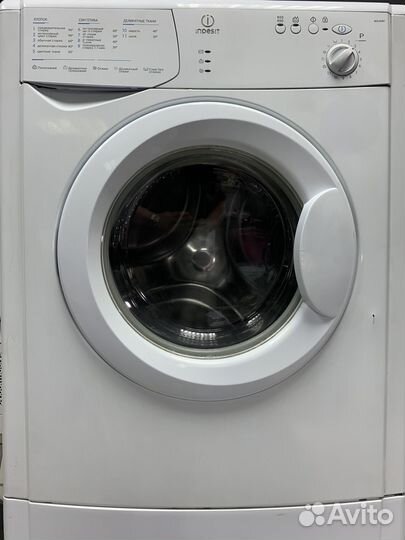 Узкая стиральная машина Indesit