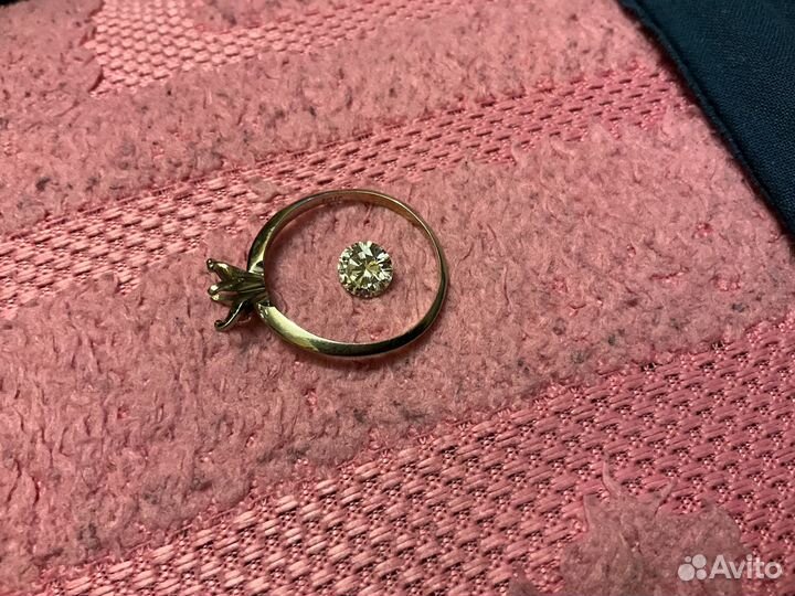 Кольцо с бриллиантом 0,8 ct