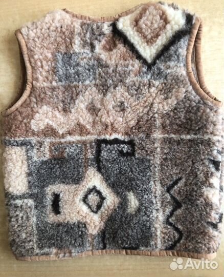 Тёплая жилетка на ребенка