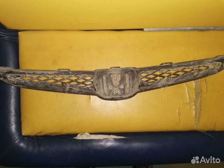 Решетка от переднего бампера Honda Fit 2003г