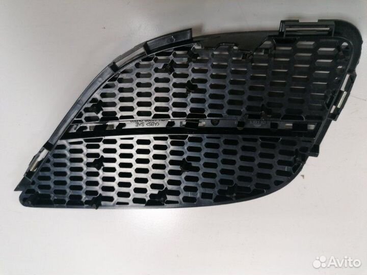 Решетка радиатора передняя правая Almera N16