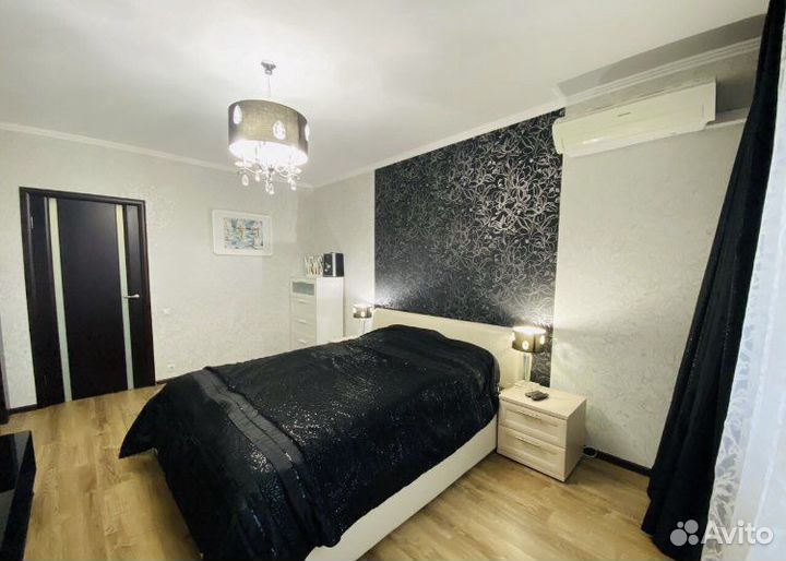 Черное покрывало с наволочками