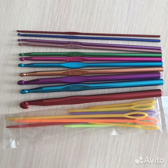 Набор для вязания - крючки, иглы, маркеры