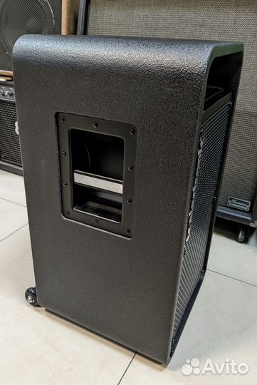 Басовый кабинет, 400Вт TC Electronic RS210 C