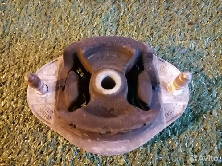 Опора кпп (подушка) 8E0399105HB Audi A4 B7 8ED