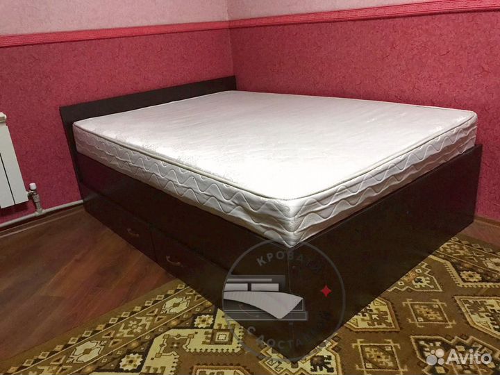 Кровать