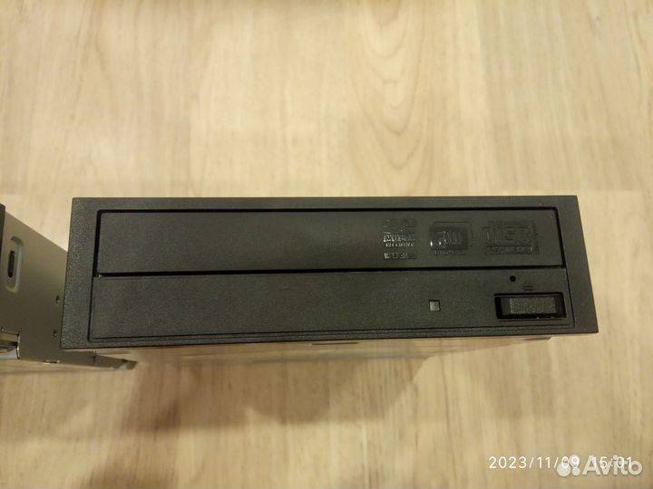 Продам два пишущих DVD-RW привода и другое