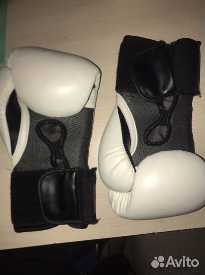 Боксерские перчатки Everlast 10 oz