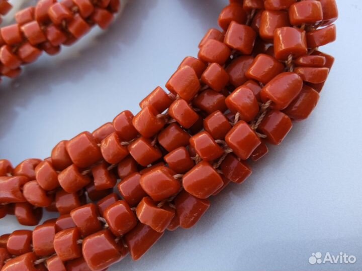 Бусы из коралла