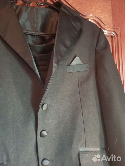 Пиджаки и костюмы.Рубашки 12-14 лет