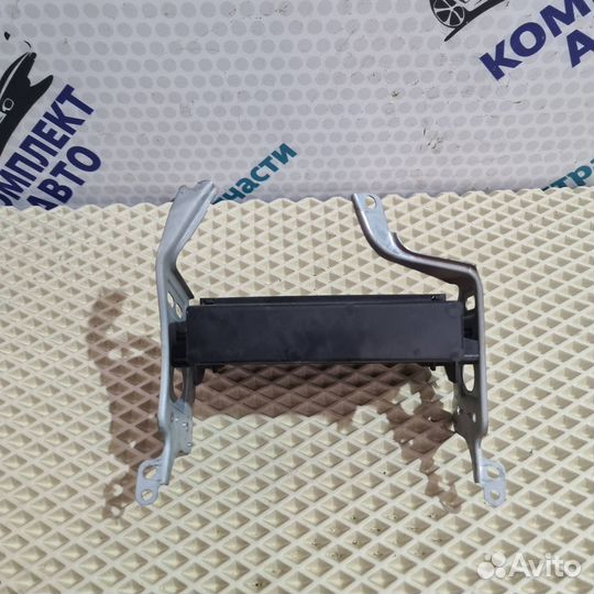 Минибардачок, заглушка Toyota Vitz SCP10