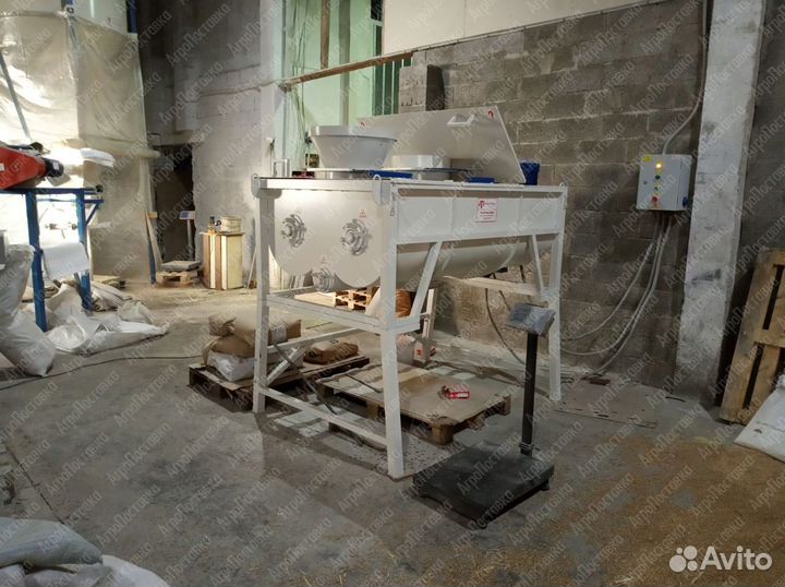 Смеситель для комбикорма горизонтальный сг-1,5