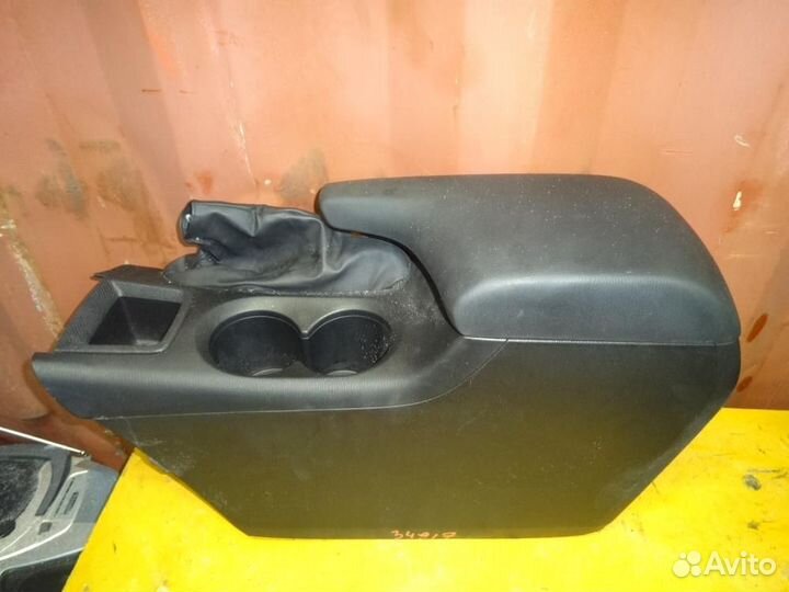 Консоль между перед. сиденьями Maz/ Axela/ BM/ с 0