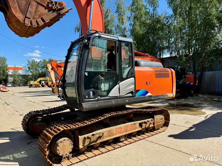 Гусеничный экскаватор Hitachi ZX200-5A, 2021