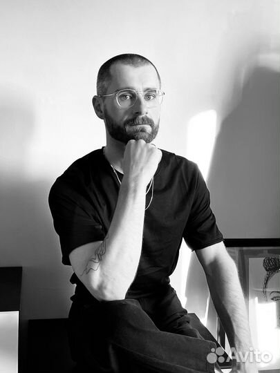 Массажист с татуировкой тельца Массаж глубокий