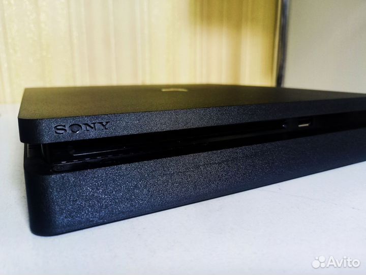 Sony PS4 Slim