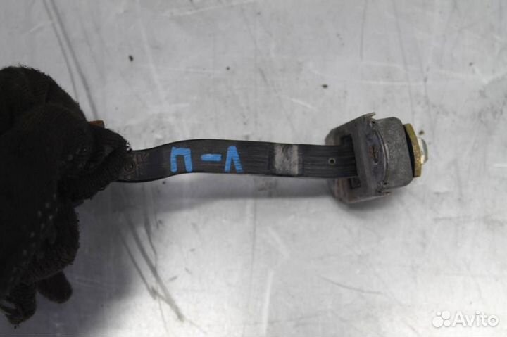 Ограничитель двери передней левой Nissan Pathfind