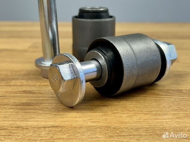 Развальный болт и сайлентблок для Honda