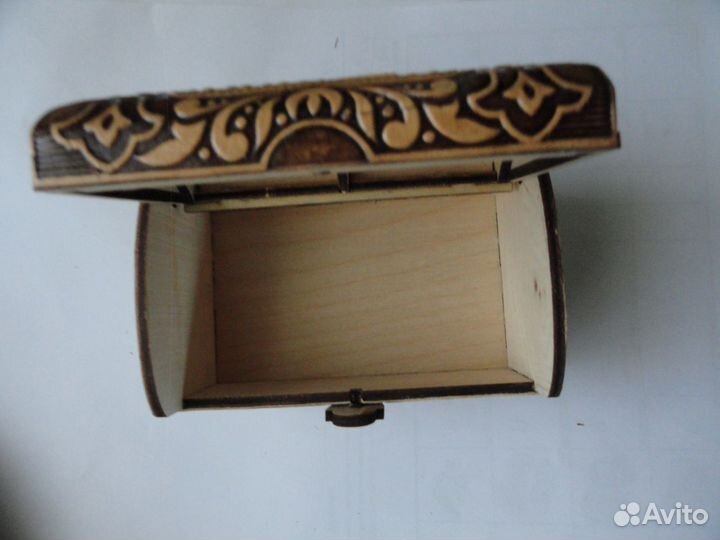 Шкатулка сундучок из березы с узором