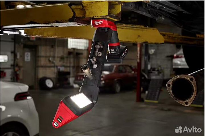 Подрамный фонарь Milwaukee 2126-20 UCL