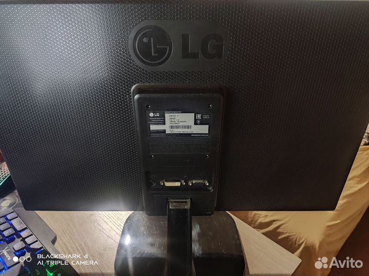 Монитор LG 21.5