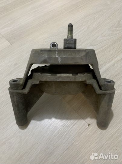 Подушка двигателя правая Nissan Teana L33