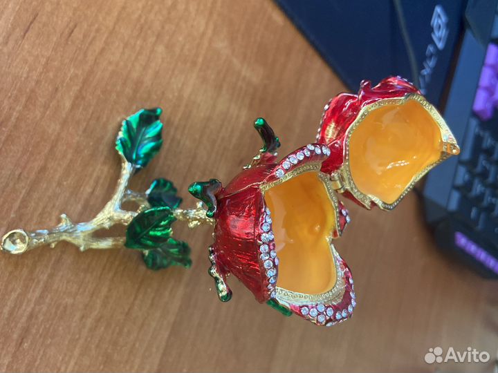 Металлическая шкатулка роза