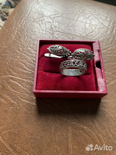 Серебряные серьги и кольцо (комплект )