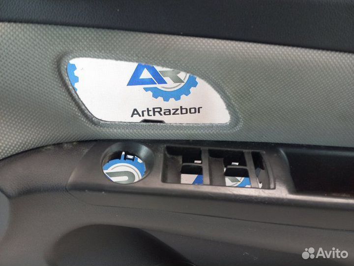 Обшивка двери передней правой Chevrolet Cruze 1