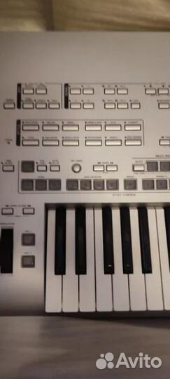 Синтезатор Yamaha Tyros 4
