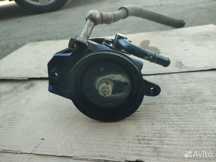 Насос гидроусилителя руля Nissan Wingroad Y10