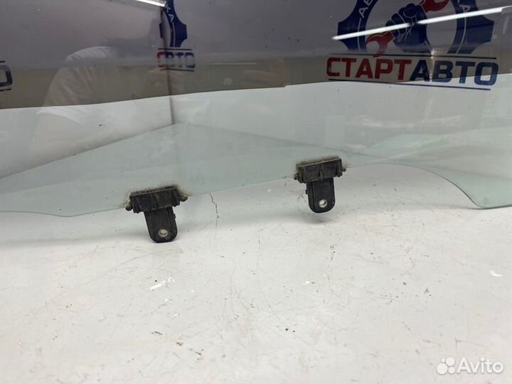 Стекло двери заднее правое Hyundai Sonata IV (EF)