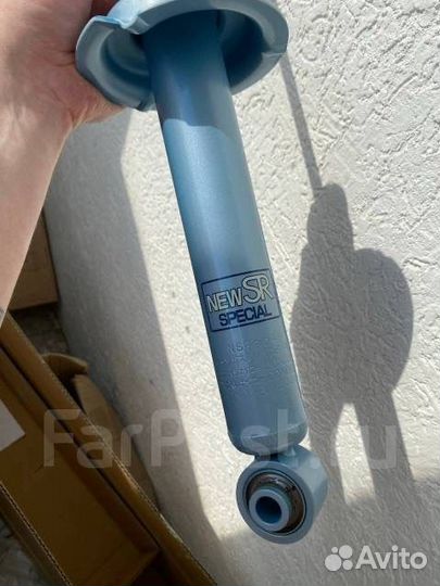 Задние аммортизаторы KYB New SR 2шт