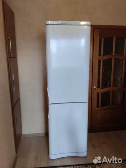 Холодильник Indesit двухкамерный б/у